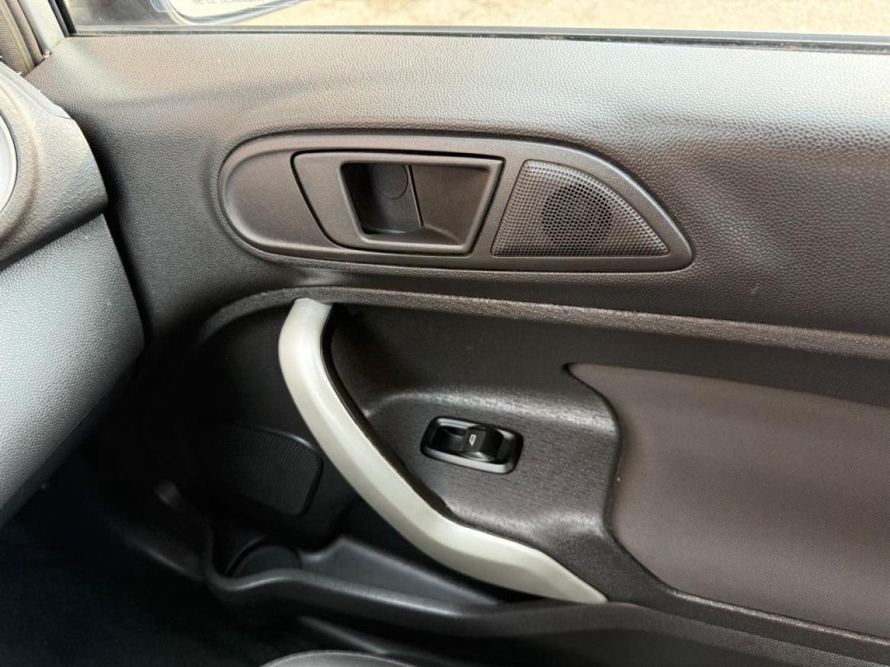 2013 Ford Fiesta SE |LOW KMS|HEATED SEATS|BLUETOOTH|MULTI-FUNCTION STEERING WHEEL| - Photo #23