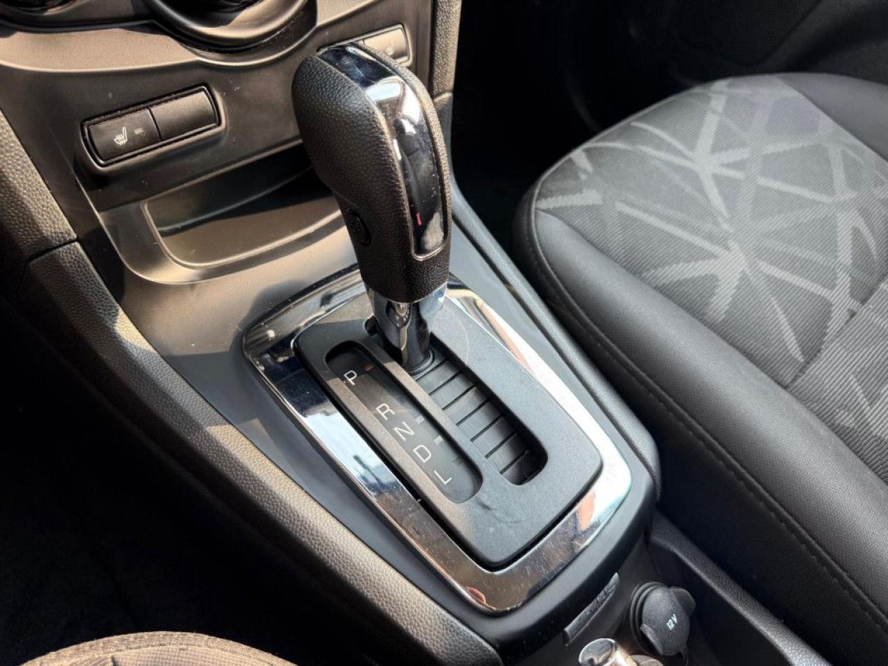 2013 Ford Fiesta SE |LOW KMS|HEATED SEATS|BLUETOOTH|MULTI-FUNCTION STEERING WHEEL| - Photo #24