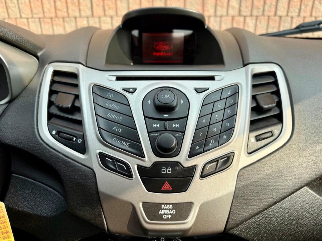 2013 Ford Fiesta SE |LOW KMS|HEATED SEATS|BLUETOOTH|MULTI-FUNCTION STEERING WHEEL| - Photo #25