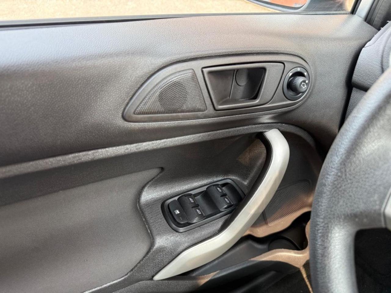2013 Ford Fiesta SE |LOW KMS|HEATED SEATS|BLUETOOTH|MULTI-FUNCTION STEERING WHEEL| - Photo #28