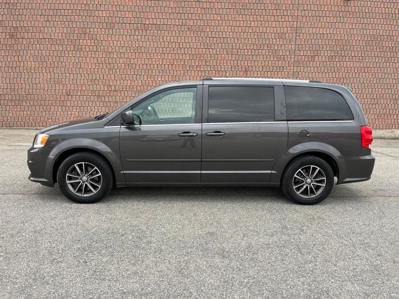 2016 Dodge Grand Caravan SXT PREMIUM PLUS | CLEAN CARFAX | LEATHER | POWER GROUP | BIG SCREEN | STOW N GO | NAVI | - Photo #3
