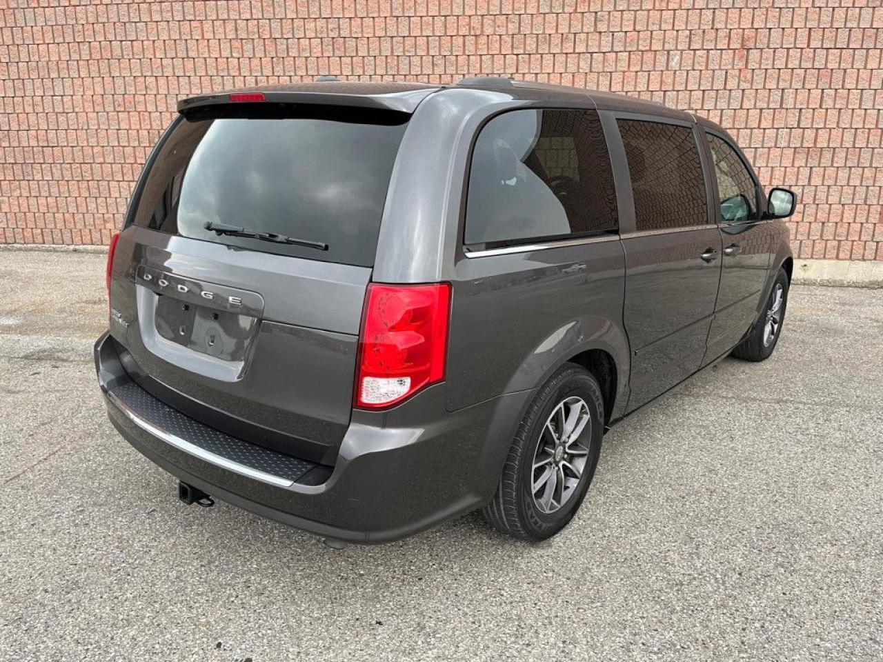 2016 Dodge Grand Caravan SXT PREMIUM PLUS | CLEAN CARFAX | LEATHER | POWER GROUP | BIG SCREEN | STOW N GO | NAVI | - Photo #6
