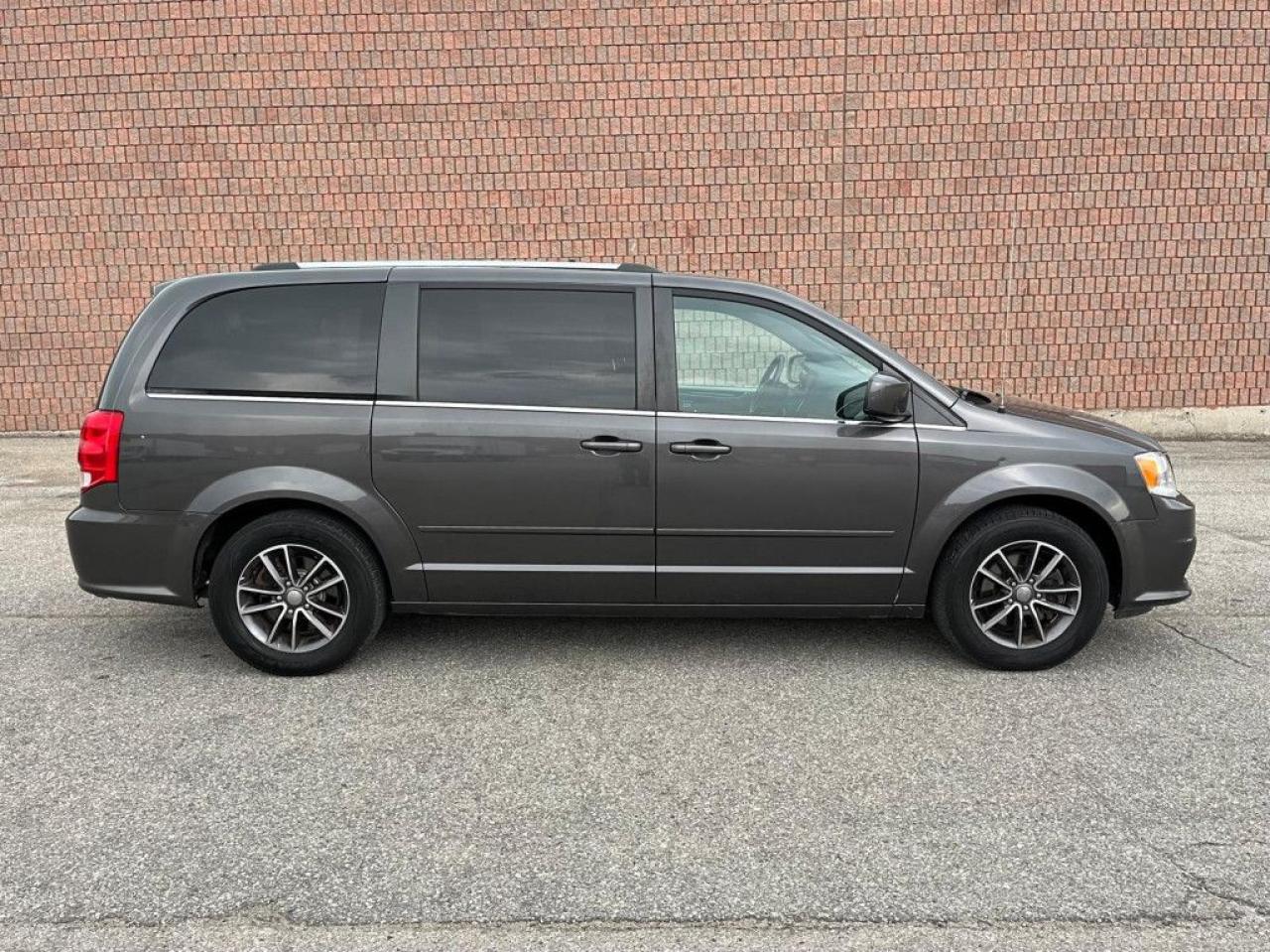 2016 Dodge Grand Caravan SXT PREMIUM PLUS | CLEAN CARFAX | LEATHER | POWER GROUP | BIG SCREEN | STOW N GO | NAVI | - Photo #7