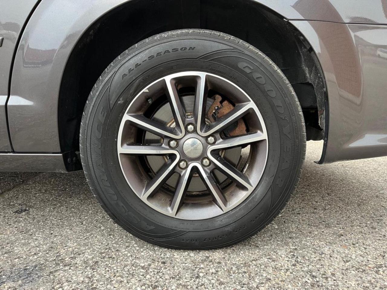 2016 Dodge Grand Caravan SXT PREMIUM PLUS | CLEAN CARFAX | LEATHER | POWER GROUP | BIG SCREEN | STOW N GO | NAVI | - Photo #10