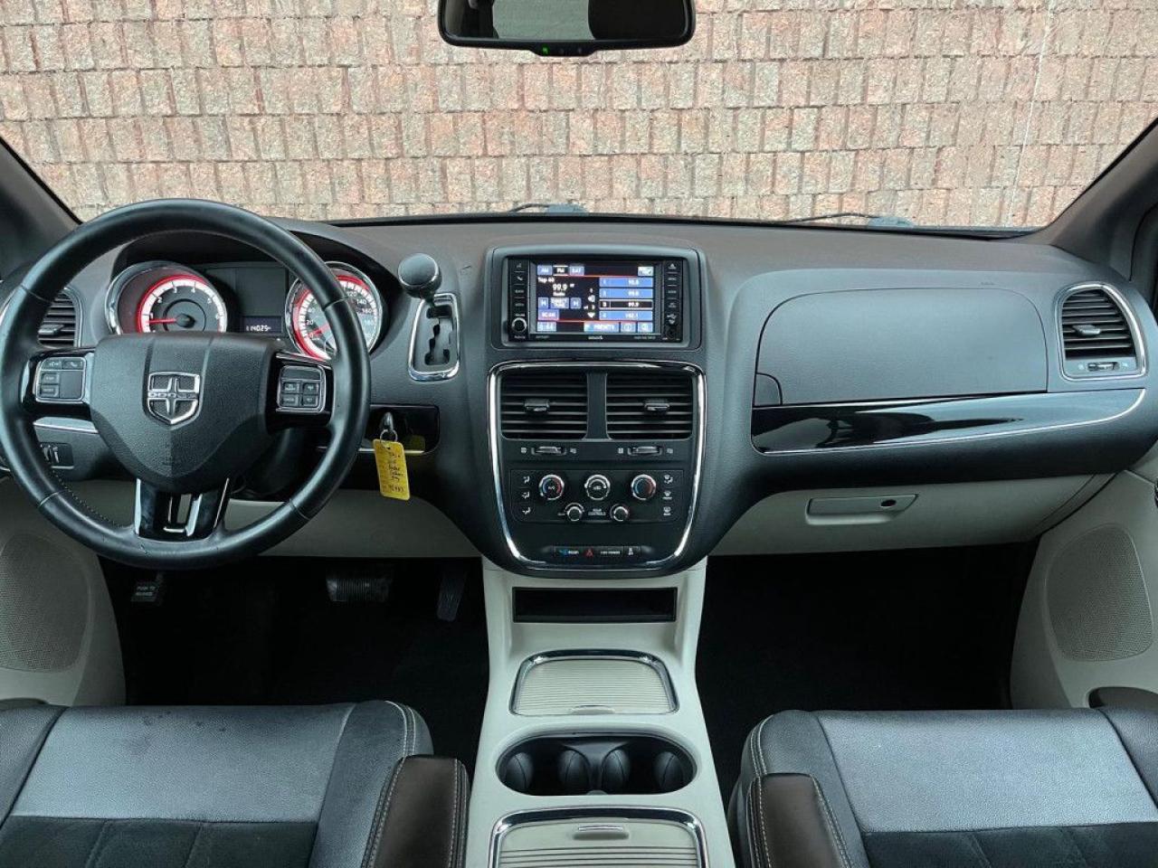 2016 Dodge Grand Caravan SXT PREMIUM PLUS | CLEAN CARFAX | LEATHER | POWER GROUP | BIG SCREEN | STOW N GO | NAVI | - Photo #12