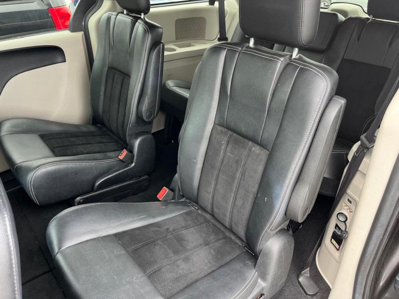 2016 Dodge Grand Caravan SXT PREMIUM PLUS | CLEAN CARFAX | LEATHER | POWER GROUP | BIG SCREEN | STOW N GO | NAVI | - Photo #15