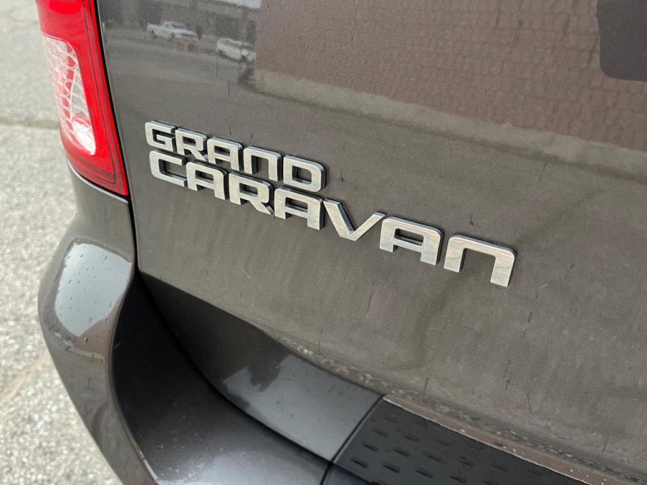 2016 Dodge Grand Caravan SXT PREMIUM PLUS | CLEAN CARFAX | LEATHER | POWER GROUP | BIG SCREEN | STOW N GO | NAVI | - Photo #23