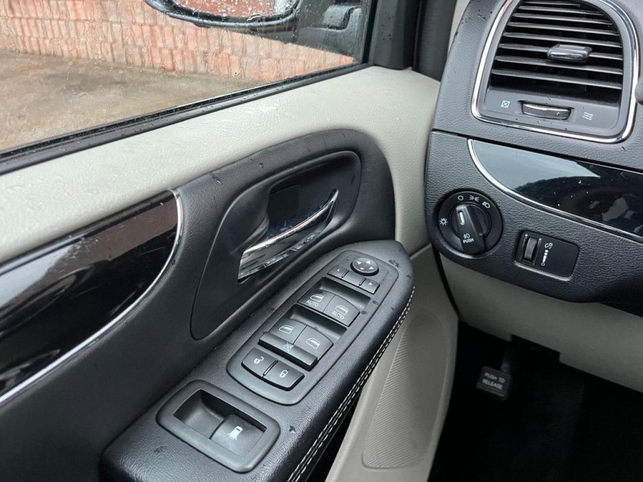 2016 Dodge Grand Caravan SXT PREMIUM PLUS | CLEAN CARFAX | LEATHER | POWER GROUP | BIG SCREEN | STOW N GO | NAVI | - Photo #24