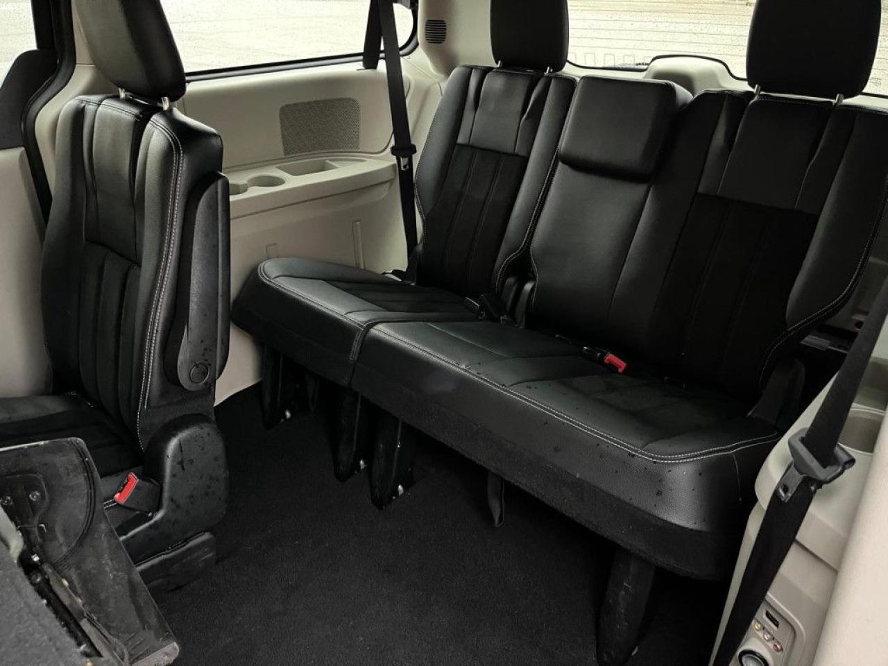 2016 Dodge Grand Caravan SXT PREMIUM PLUS | CLEAN CARFAX | LEATHER | POWER GROUP | BIG SCREEN | STOW N GO | NAVI | - Photo #26
