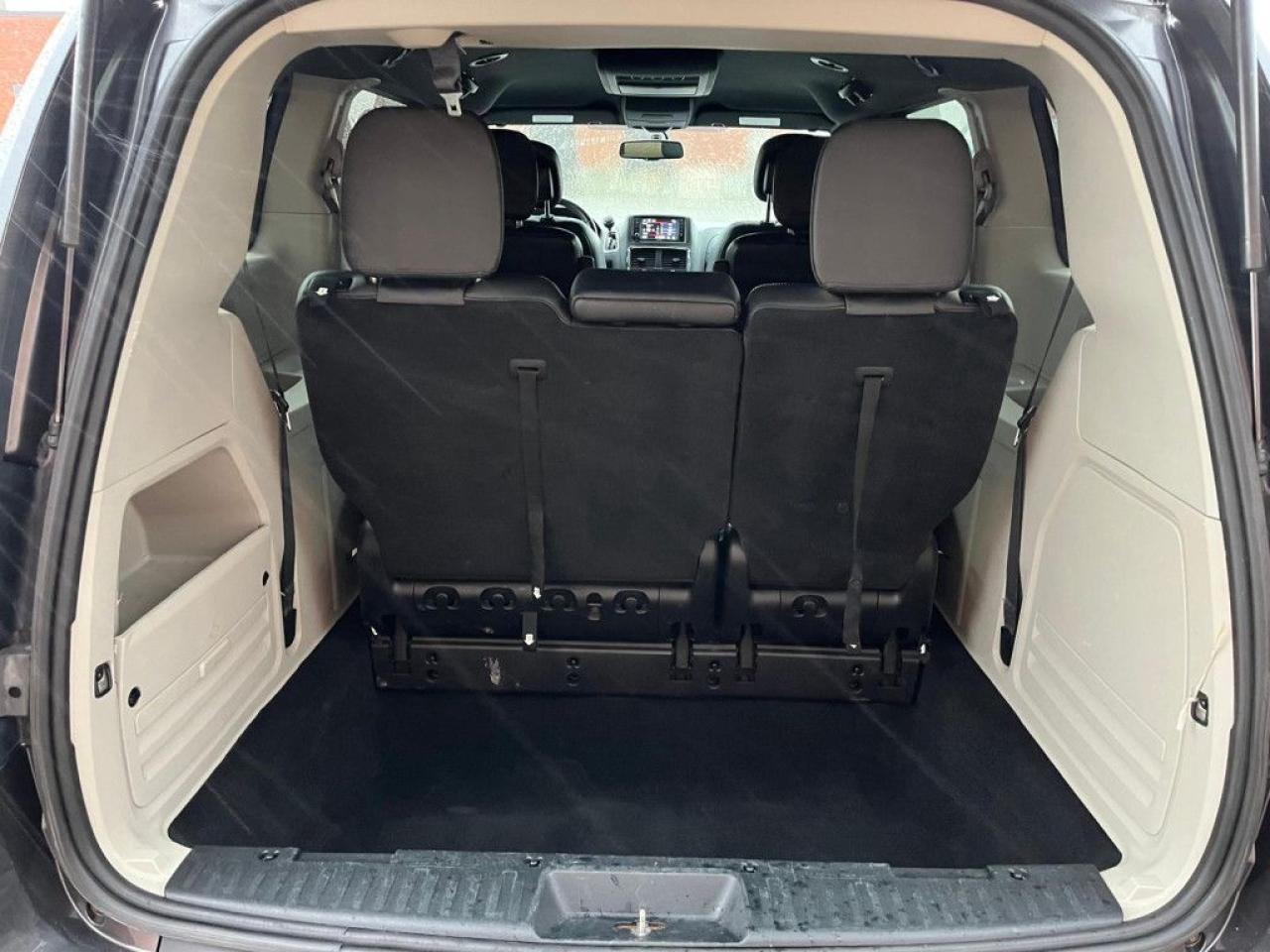 2016 Dodge Grand Caravan SXT PREMIUM PLUS | CLEAN CARFAX | LEATHER | POWER GROUP | BIG SCREEN | STOW N GO | NAVI | - Photo #28