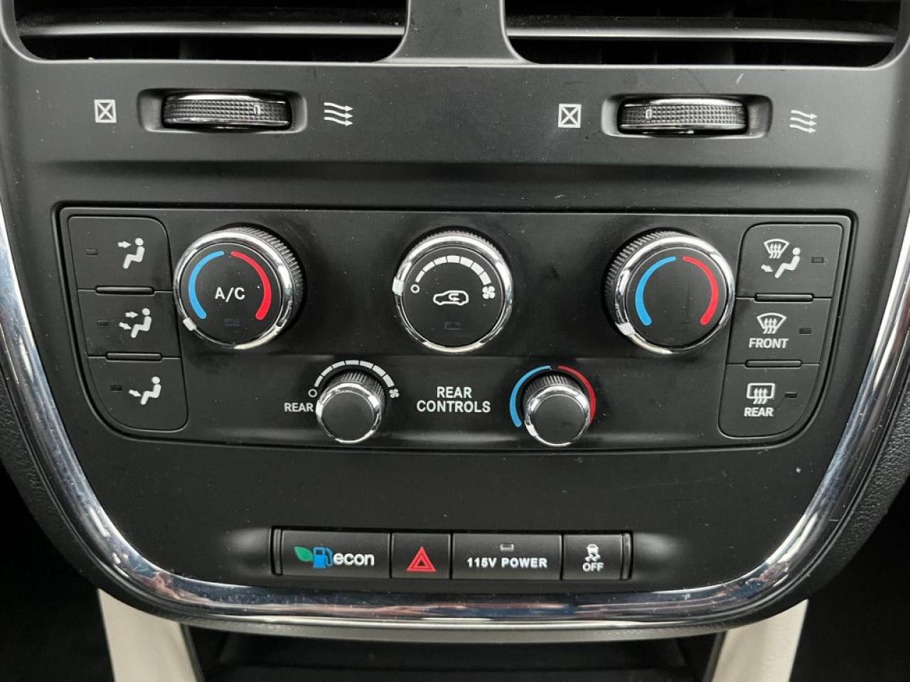 2016 Dodge Grand Caravan SXT PREMIUM PLUS | CLEAN CARFAX | LEATHER | POWER GROUP | BIG SCREEN | STOW N GO | NAVI | - Photo #29