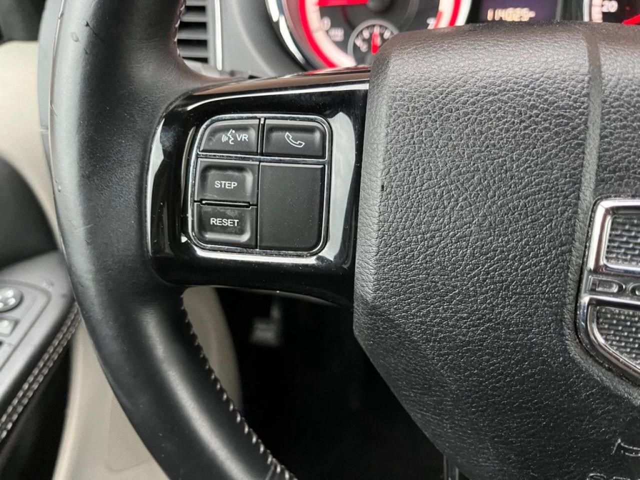 2016 Dodge Grand Caravan SXT PREMIUM PLUS | CLEAN CARFAX | LEATHER | POWER GROUP | BIG SCREEN | STOW N GO | NAVI | - Photo #31