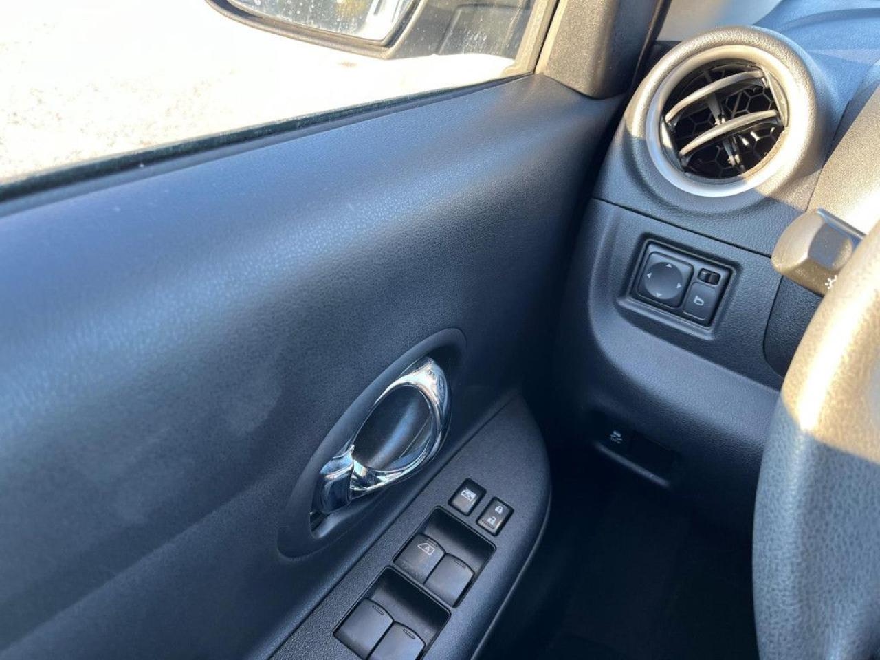 2015 Nissan Micra SV | LOW MILEAGE | BACK UP CAM | KEYLESS ENTRY | CRUISE  CONTROL - Photo #24