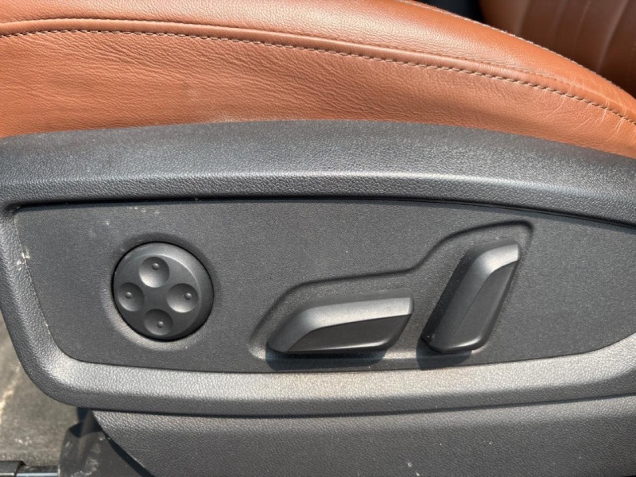 12611542