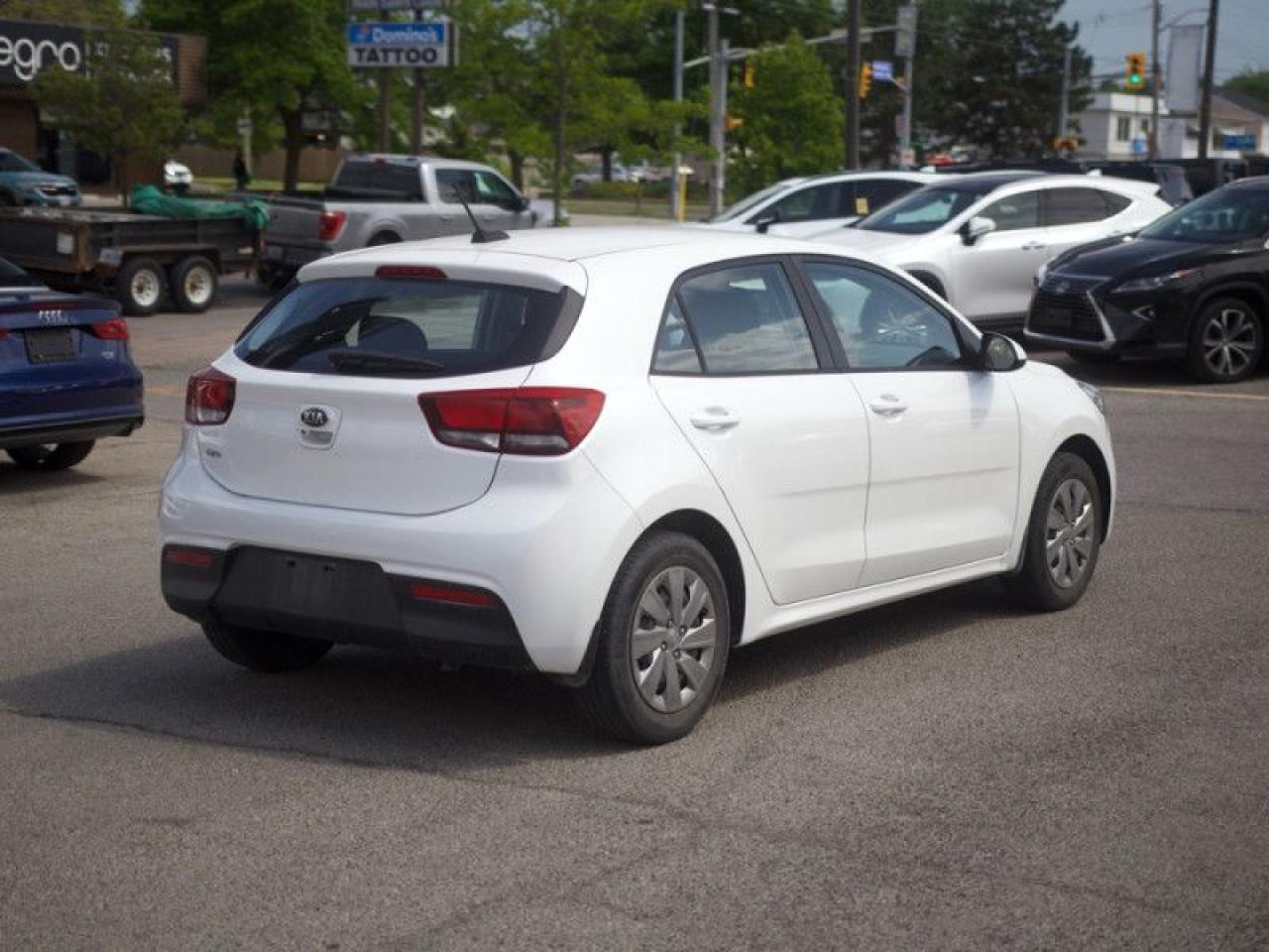 2018 Kia Rio 5-Door LX Manual  **VERY LOW KMS** Photo3
