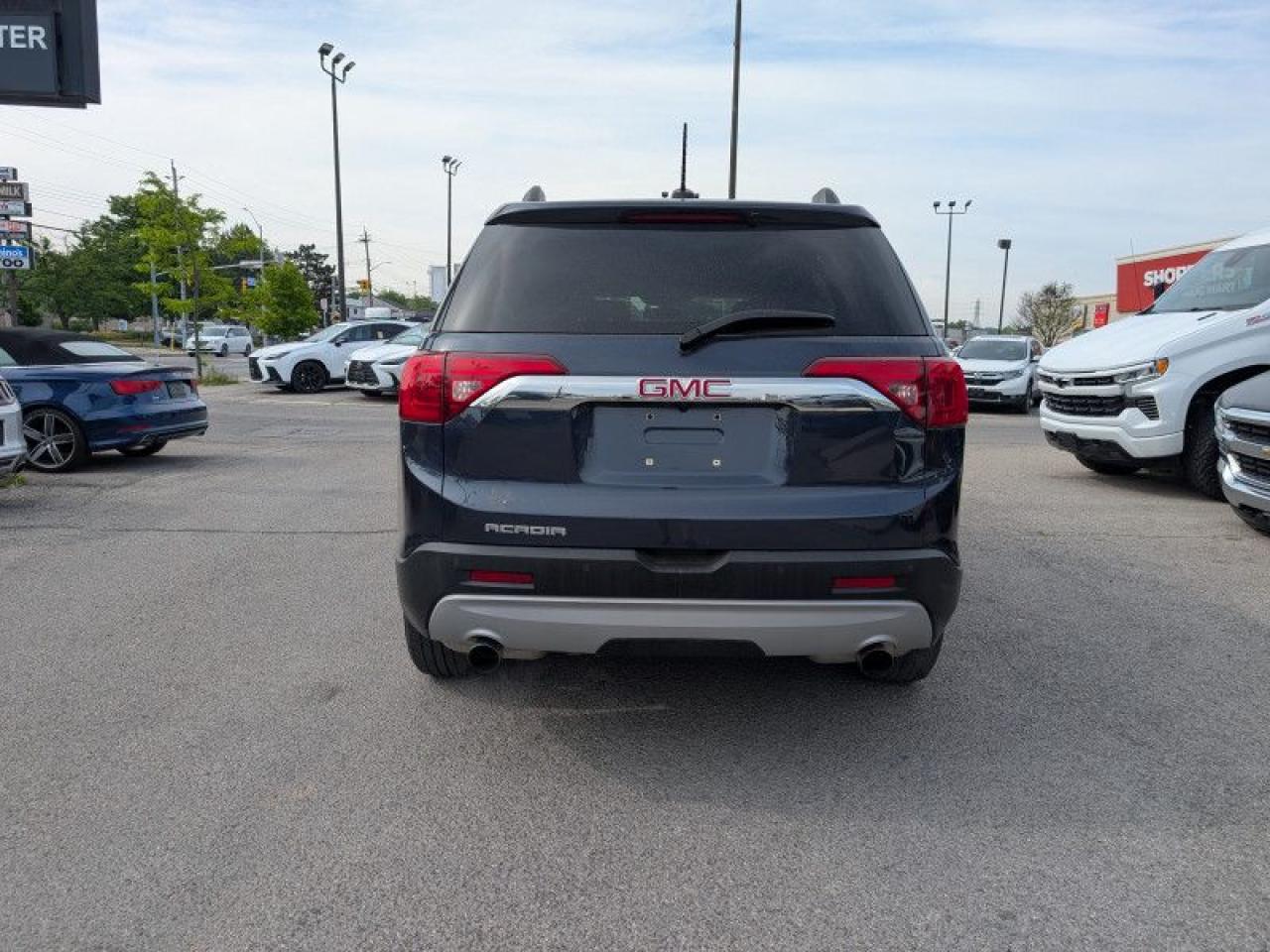 2018 GMC Acadia SLE  **VERY LOW KMS - CLEAN CARFAX** Photo3