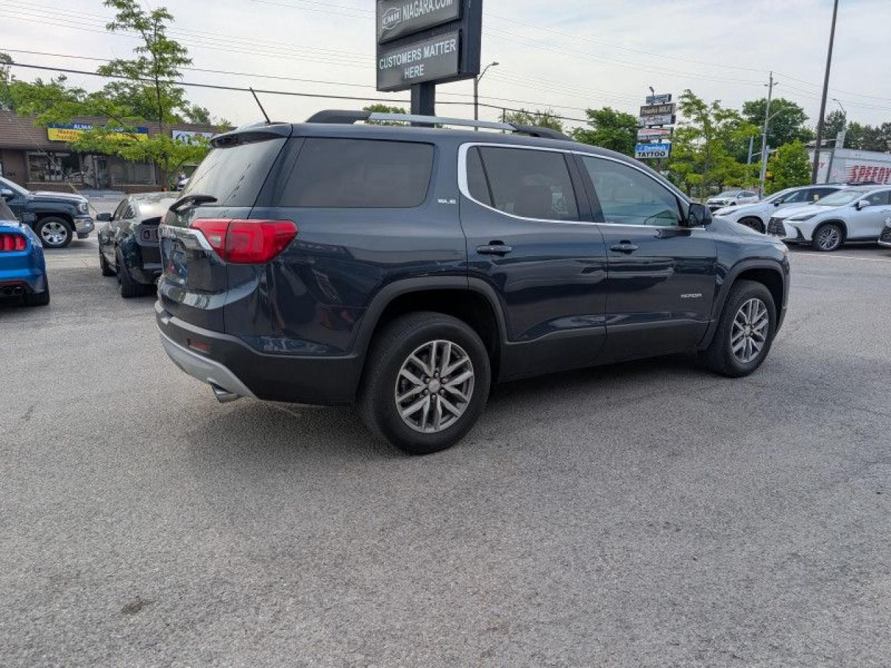 2018 GMC Acadia SLE  **VERY LOW KMS - CLEAN CARFAX** Photo4