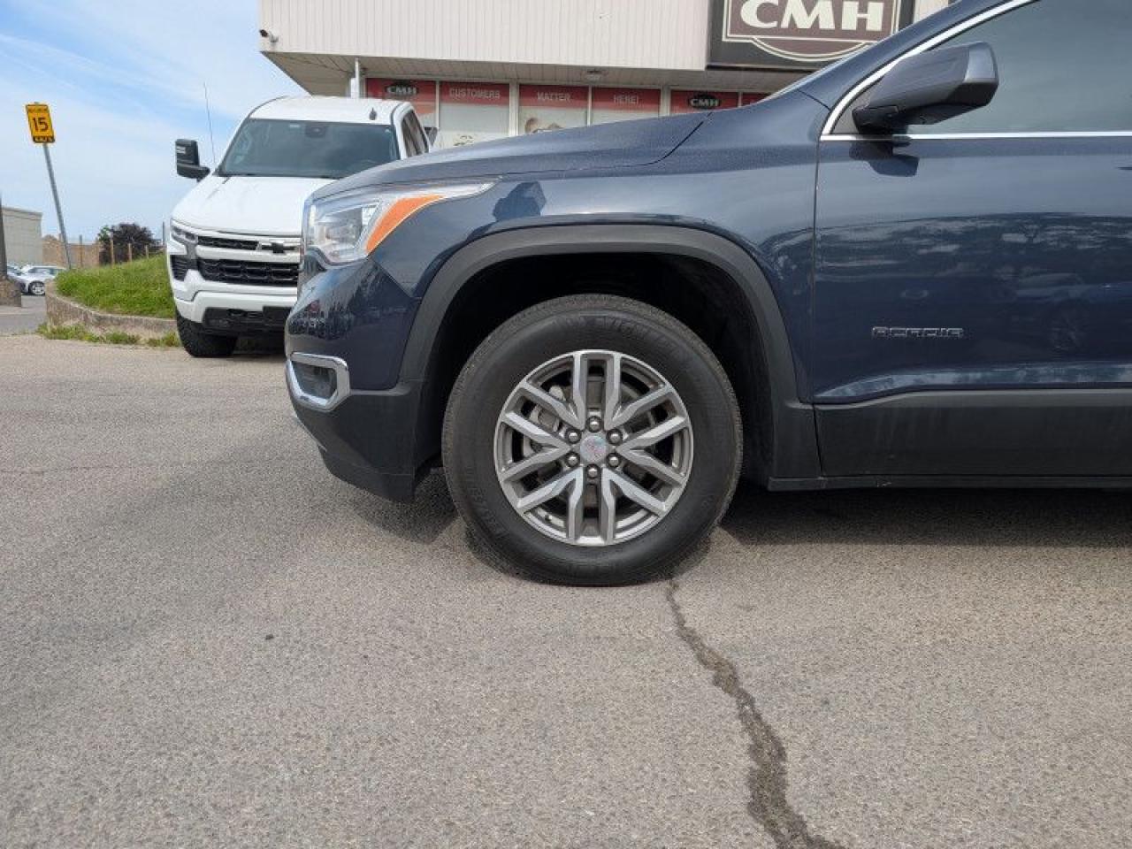 2018 GMC Acadia SLE  **VERY LOW KMS - CLEAN CARFAX** Photo