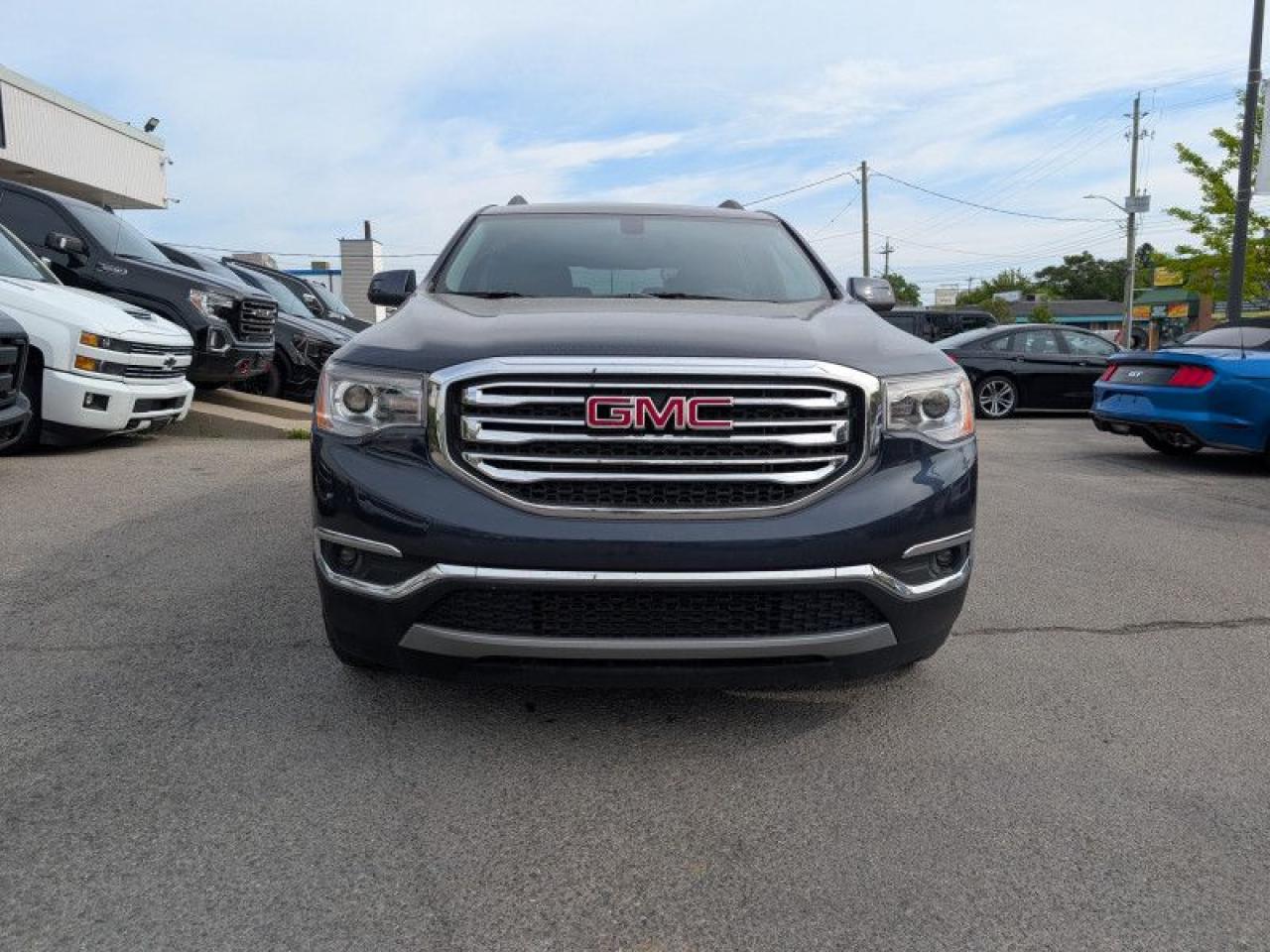 2018 GMC Acadia SLE  **VERY LOW KMS - CLEAN CARFAX** Photo