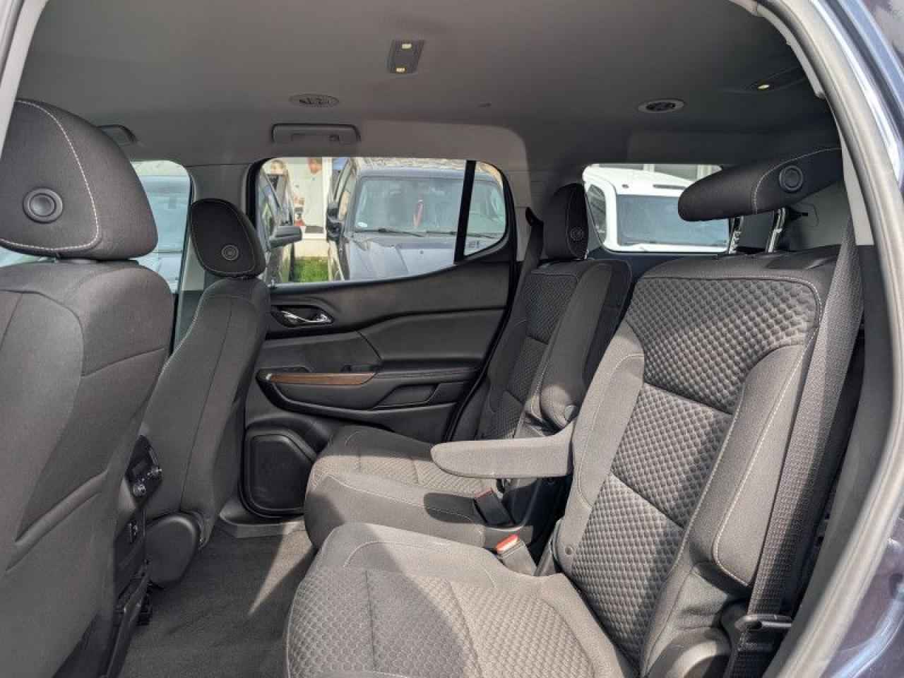 2018 GMC Acadia SLE  **VERY LOW KMS - CLEAN CARFAX** Photo