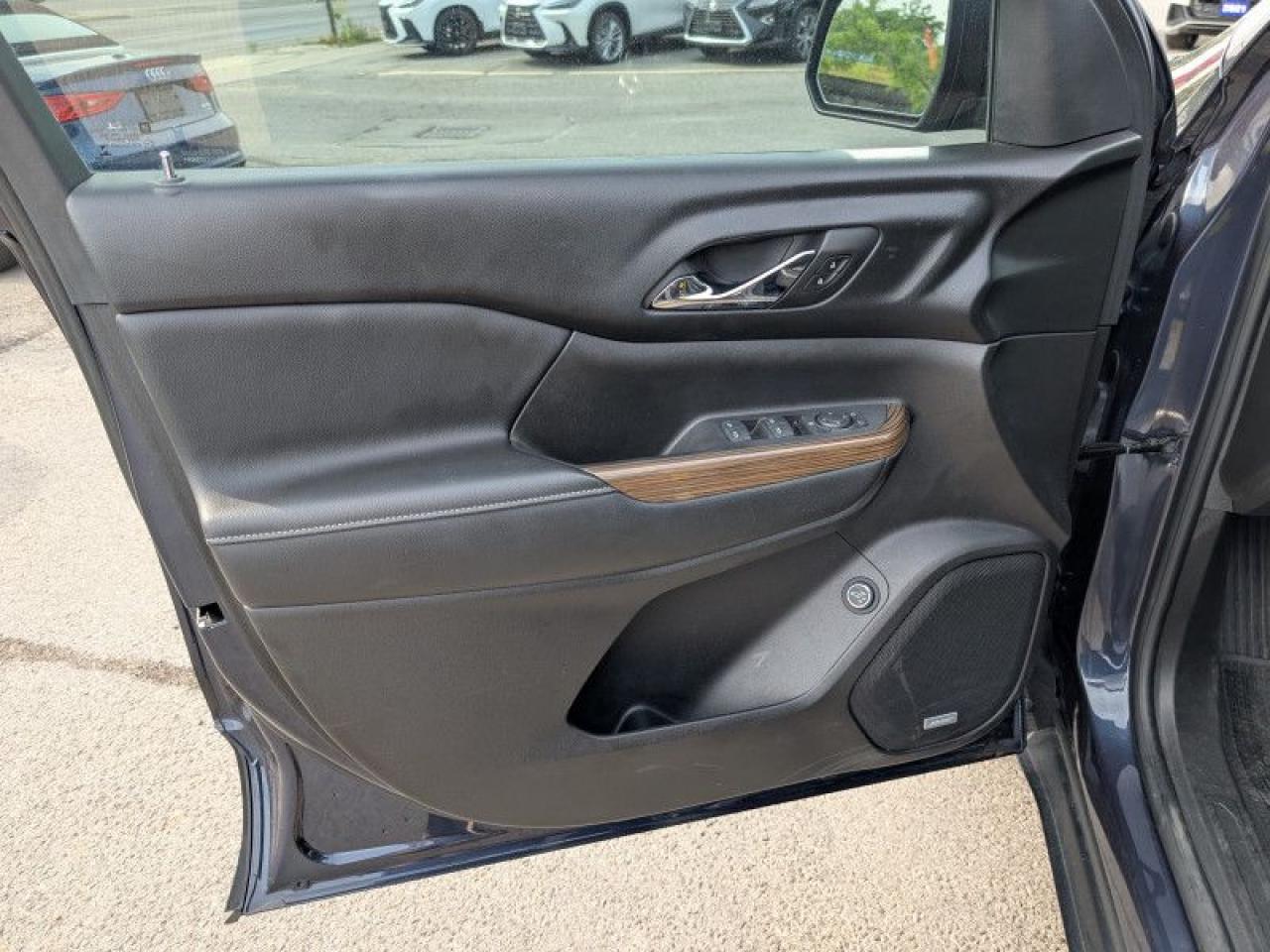 2018 GMC Acadia SLE  **VERY LOW KMS - CLEAN CARFAX** Photo