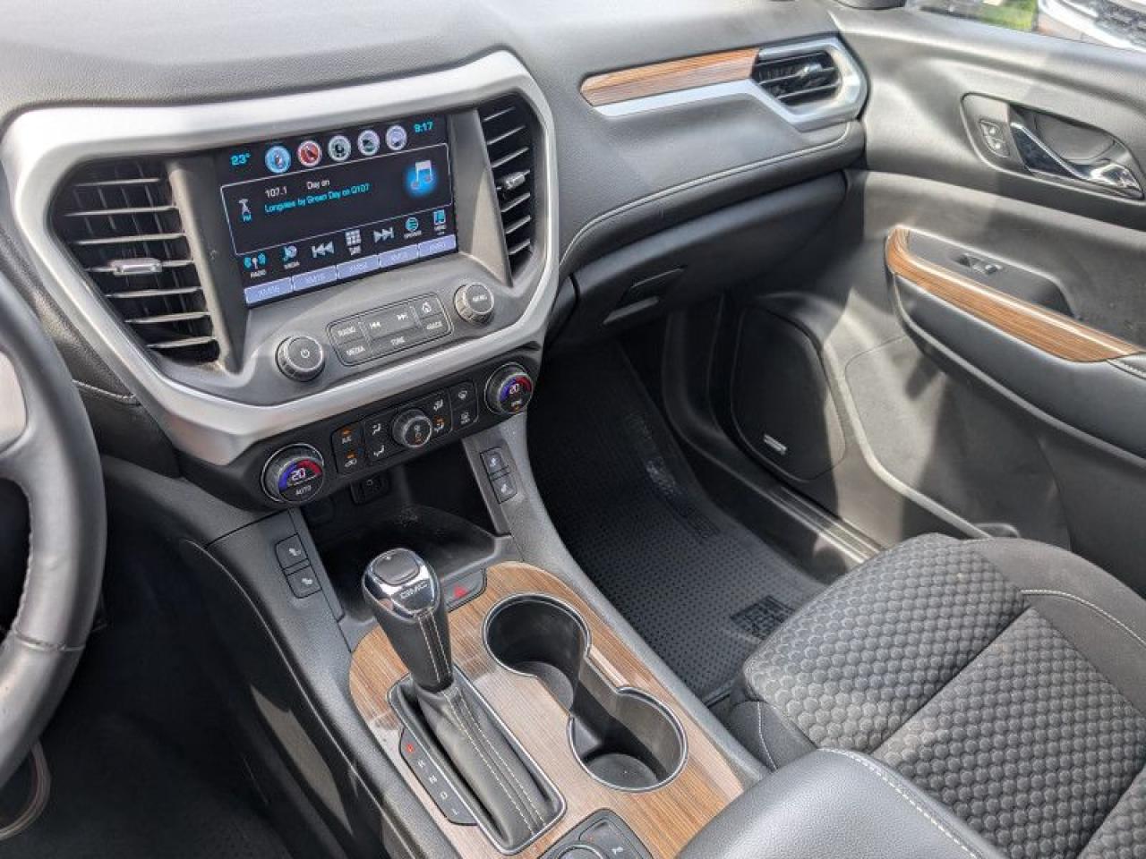 2018 GMC Acadia SLE  **VERY LOW KMS - CLEAN CARFAX** Photo