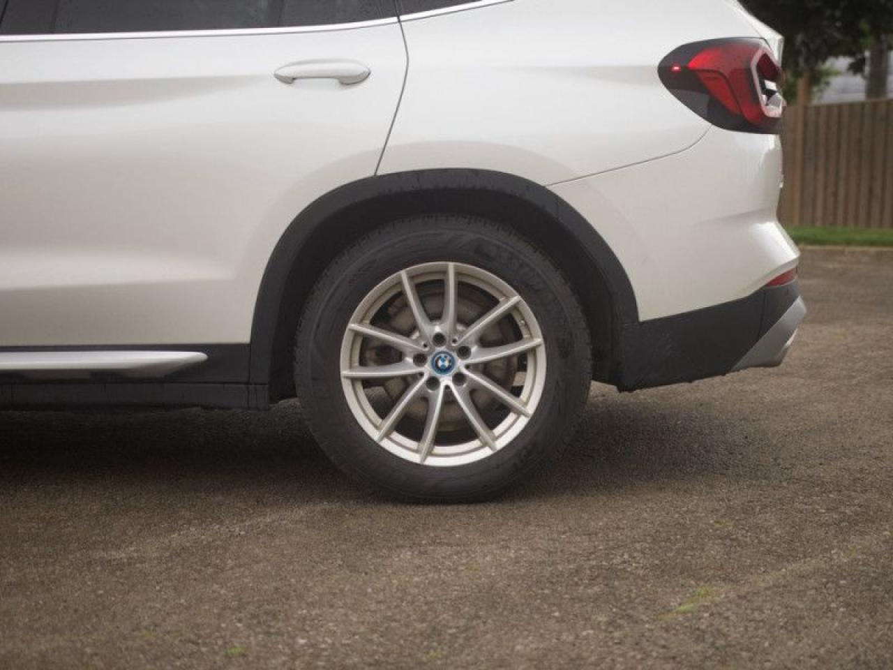 2022 BMW X3 xDrive30e  **PHEV - PWR GATE - MEM. SEAT** Photo