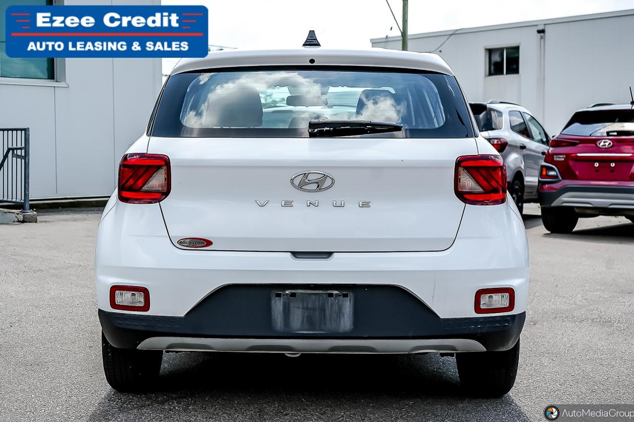 2021 Hyundai Venue Essential Photo