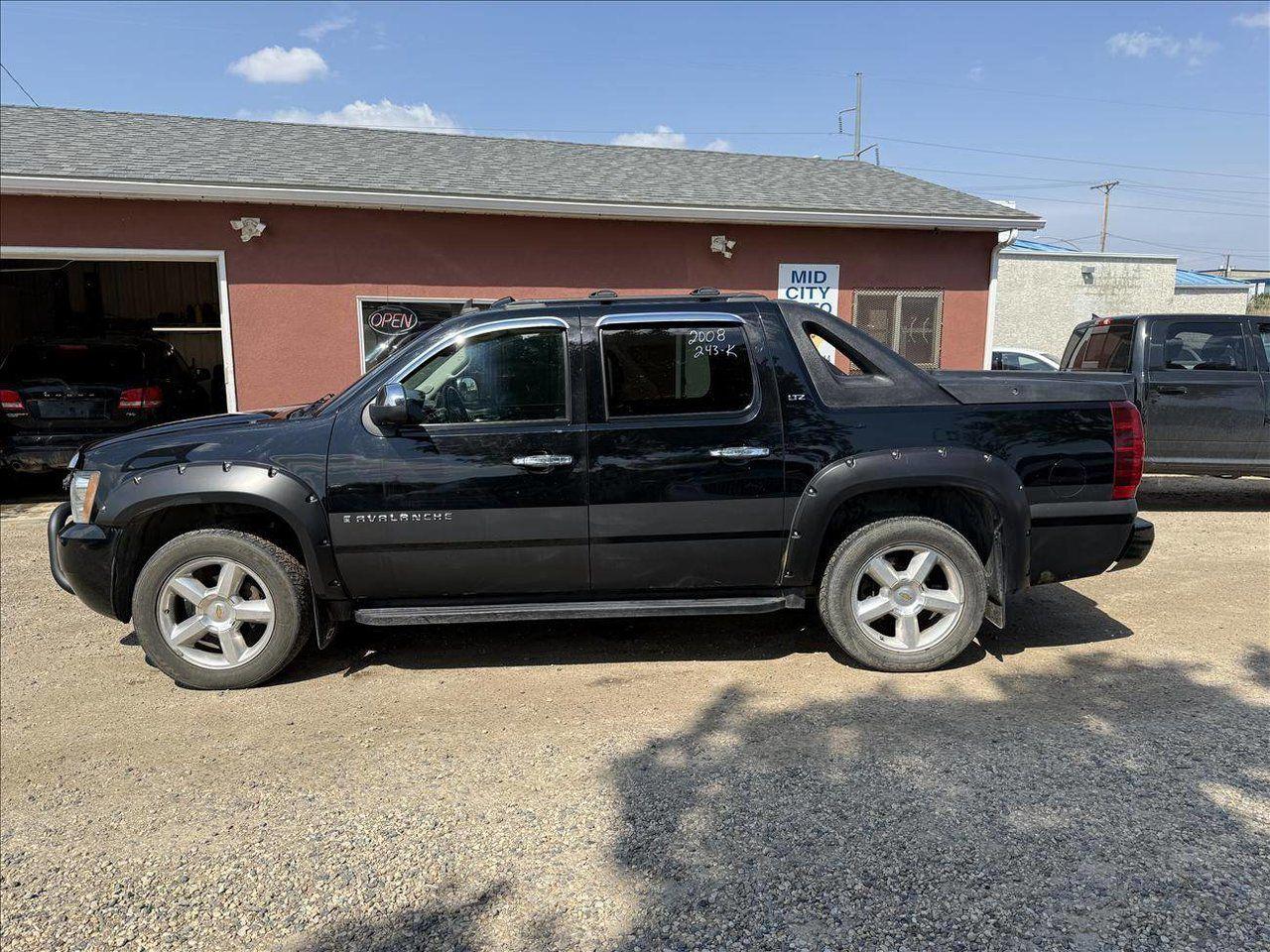 Used 2008 Chevrolet Avalanche LTZ 4WD for sale in Saskatoon, SK