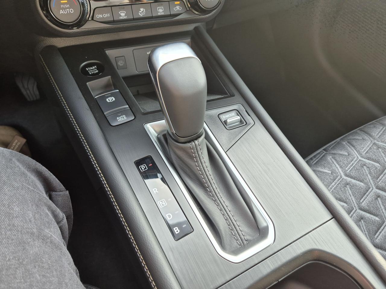 2025 Nissan Kicks SV PREMIUM Photo11
