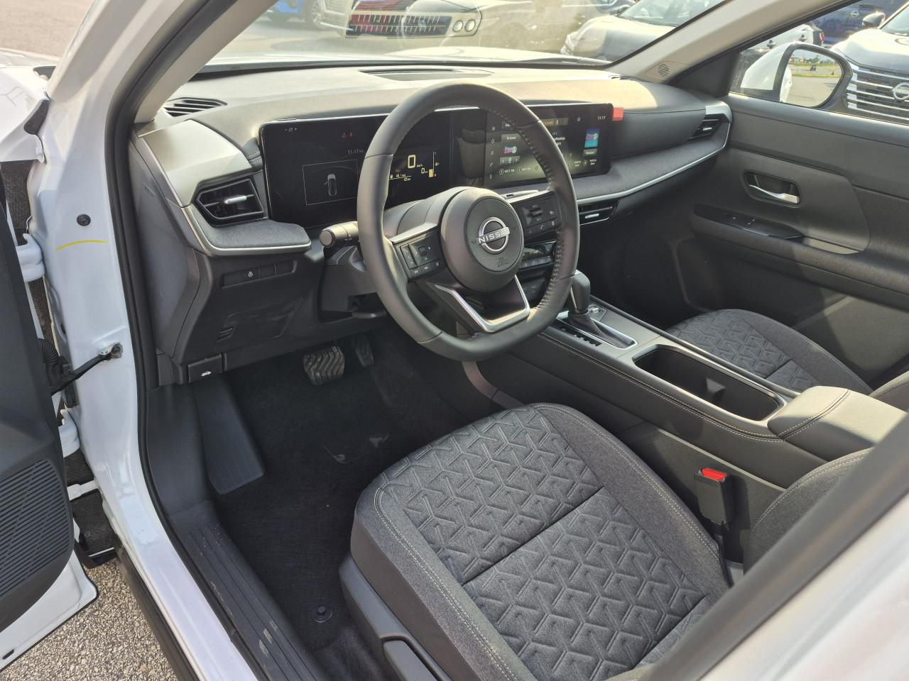 2025 Nissan Kicks SV PREMIUM Photo6