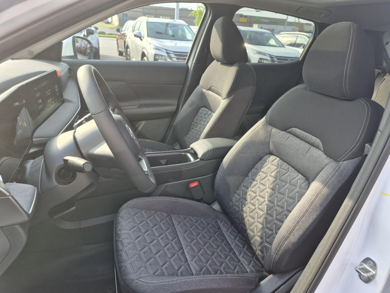 2025 Nissan Kicks SV PREMIUM Photo7