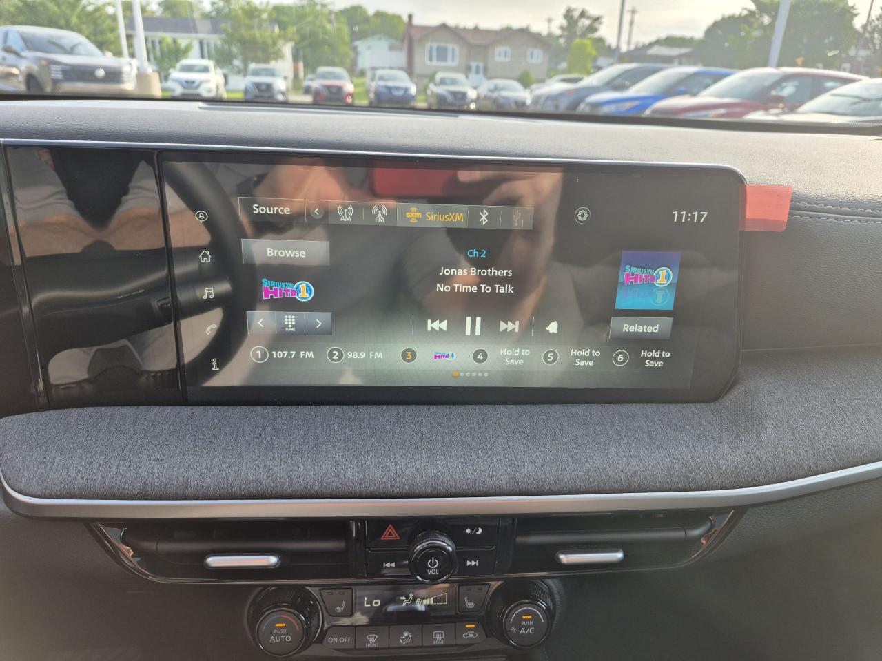2025 Nissan Kicks SV PREMIUM Photo10
