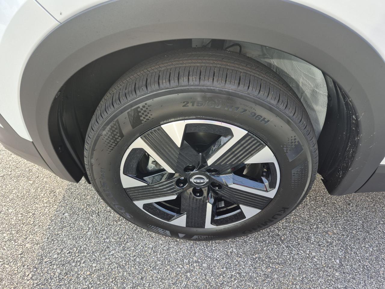 2025 Nissan Kicks SV PREMIUM Photo16