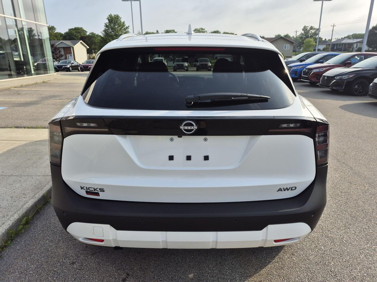 2025 Nissan Kicks SV PREMIUM Photo4