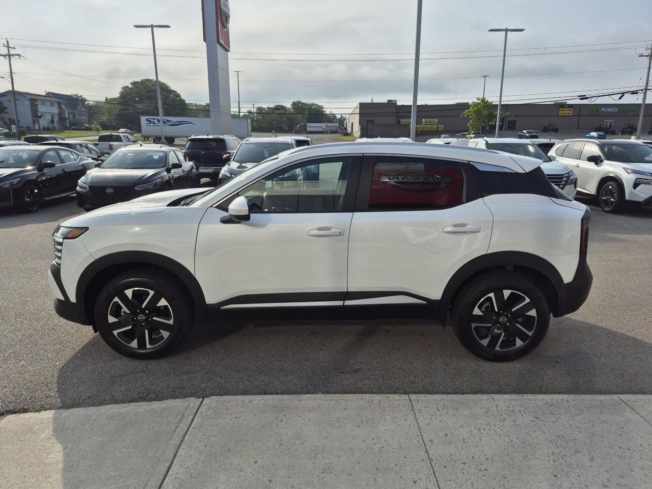 2025 Nissan Kicks SV PREMIUM Photo3