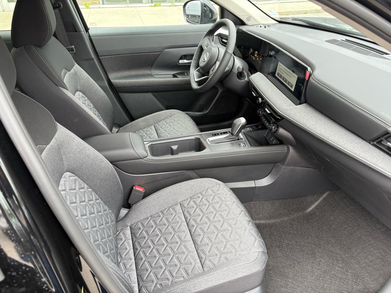 2025 Nissan Kicks SV Photo22