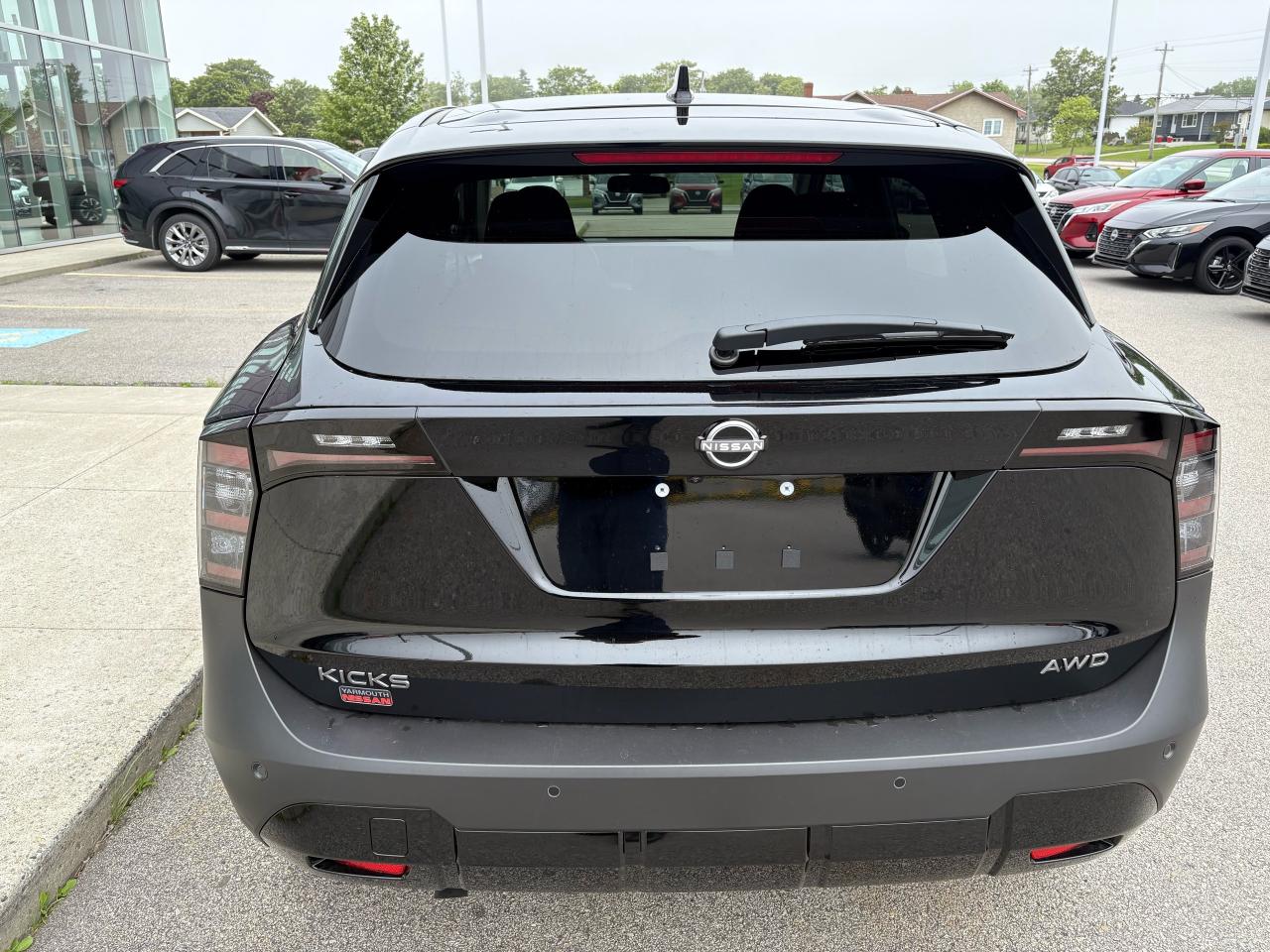 2025 Nissan Kicks SV Photo4