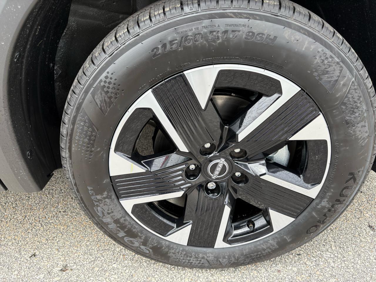 2025 Nissan Kicks SV Photo9