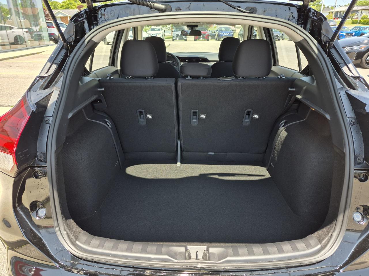 2025 Nissan Kicks Play S FWD Photo14