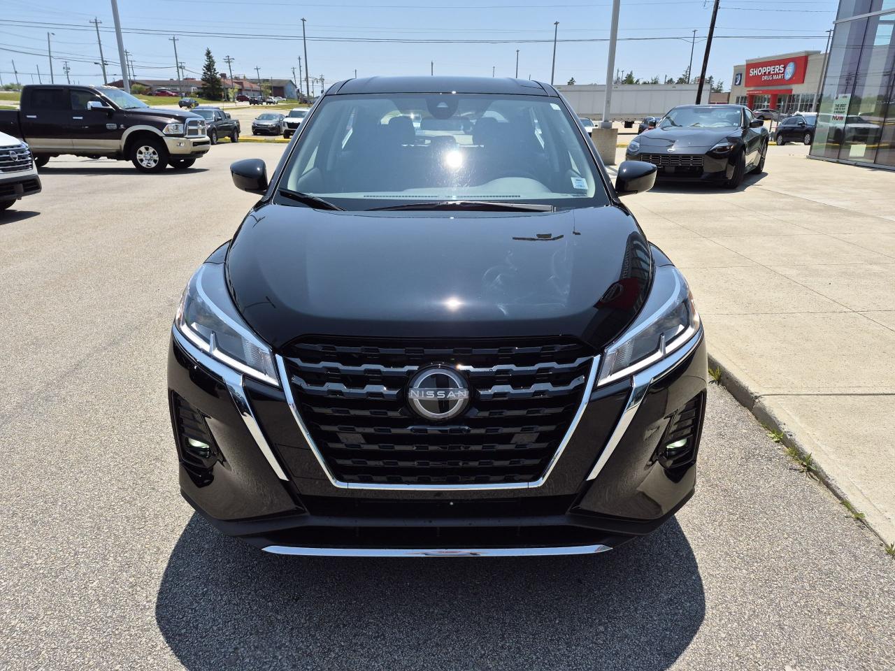 2025 Nissan Kicks Play S FWD Photo2