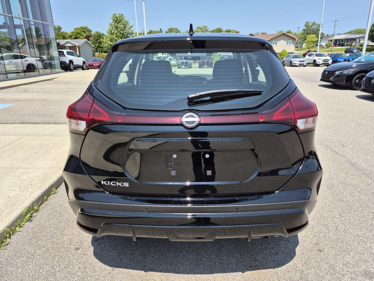 2025 Nissan Kicks Play S FWD Photo20