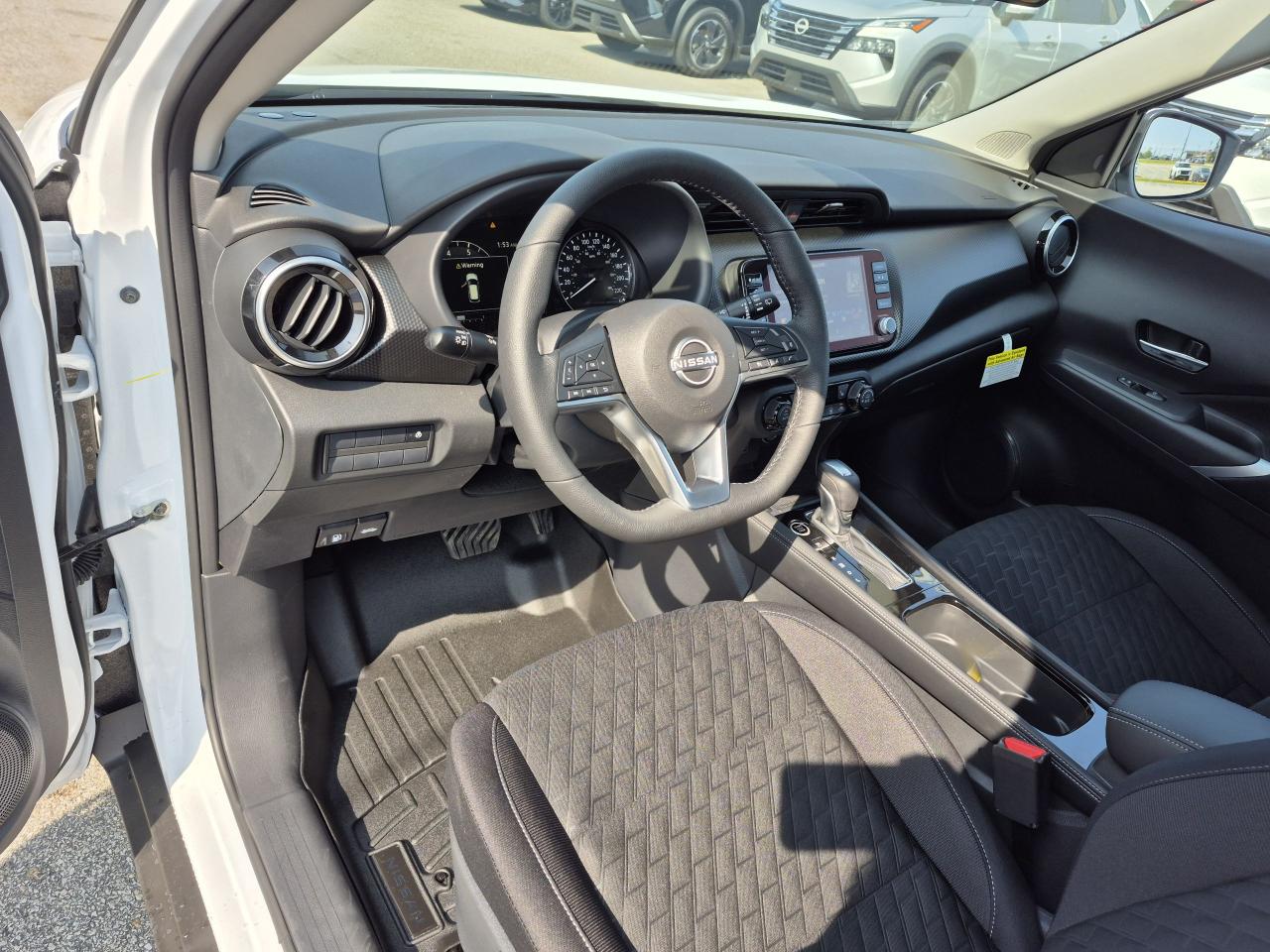 2025 Nissan Kicks Play SV FWD Photo22