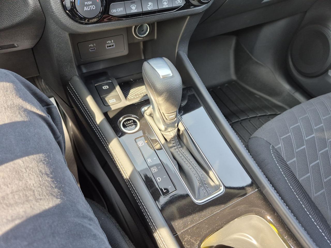 2025 Nissan Kicks Play SV FWD Photo10
