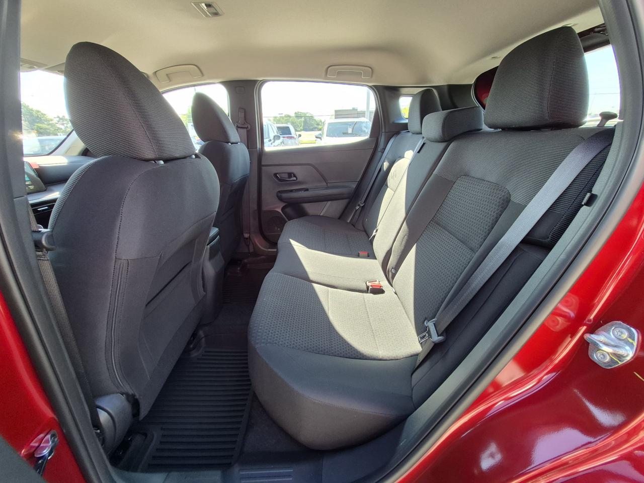 2025 Nissan Kicks S Photo12