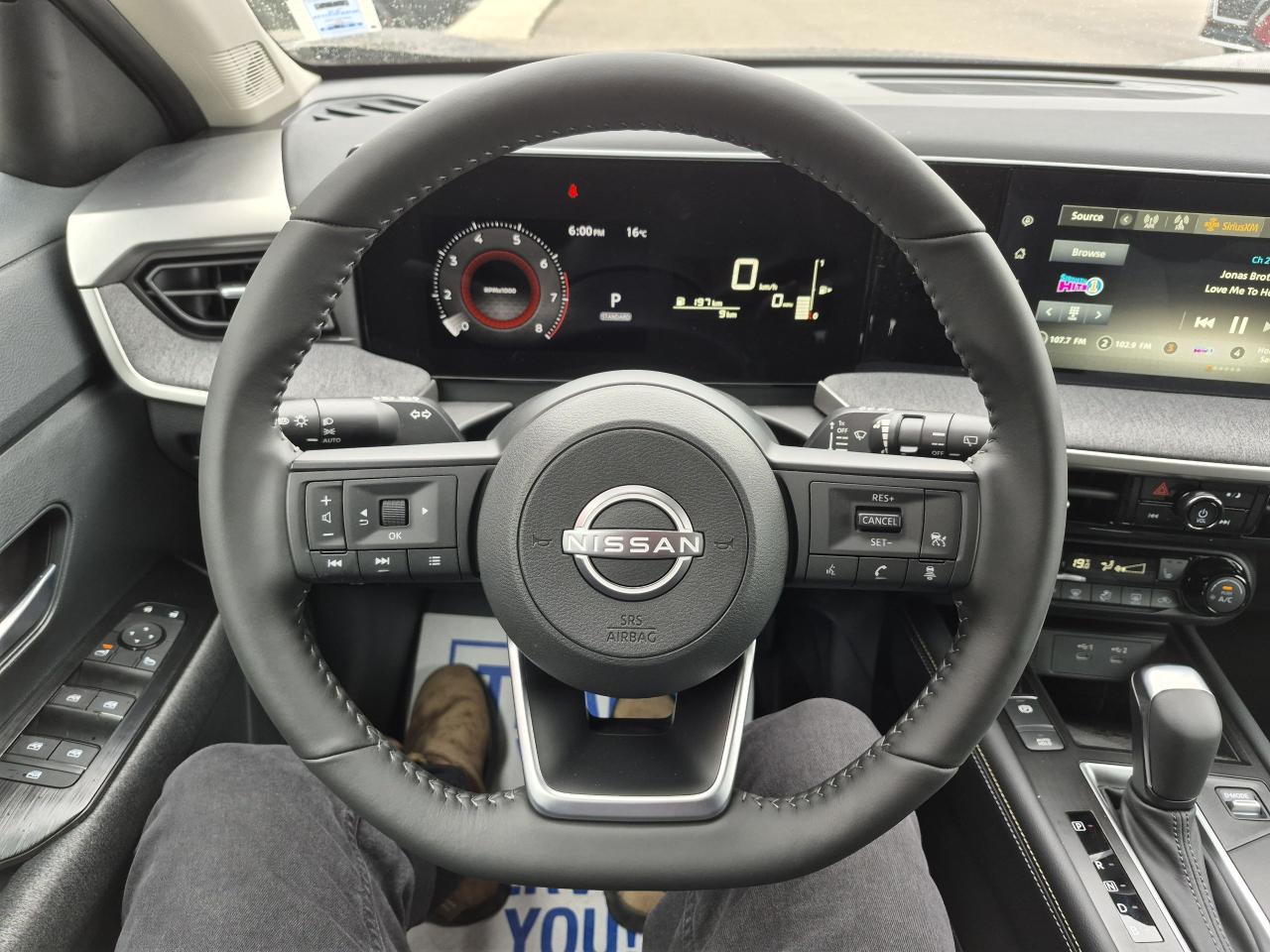 2025 Nissan Kicks SV Photo8