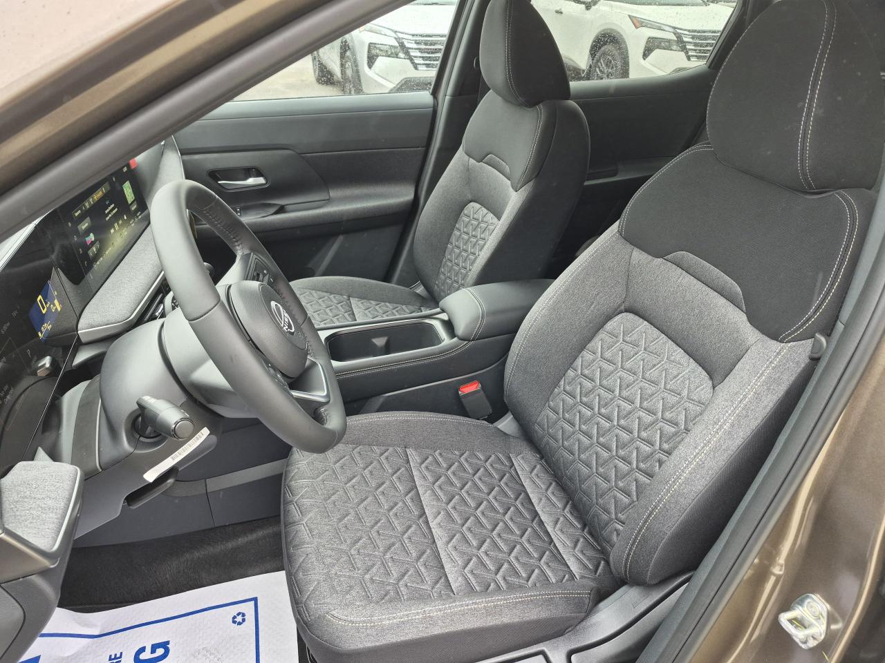 2025 Nissan Kicks SV Photo7