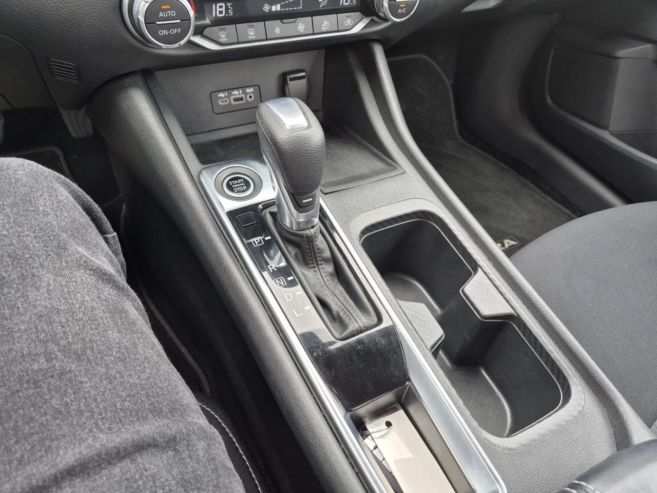 2020 Nissan Sentra SV Photo11
