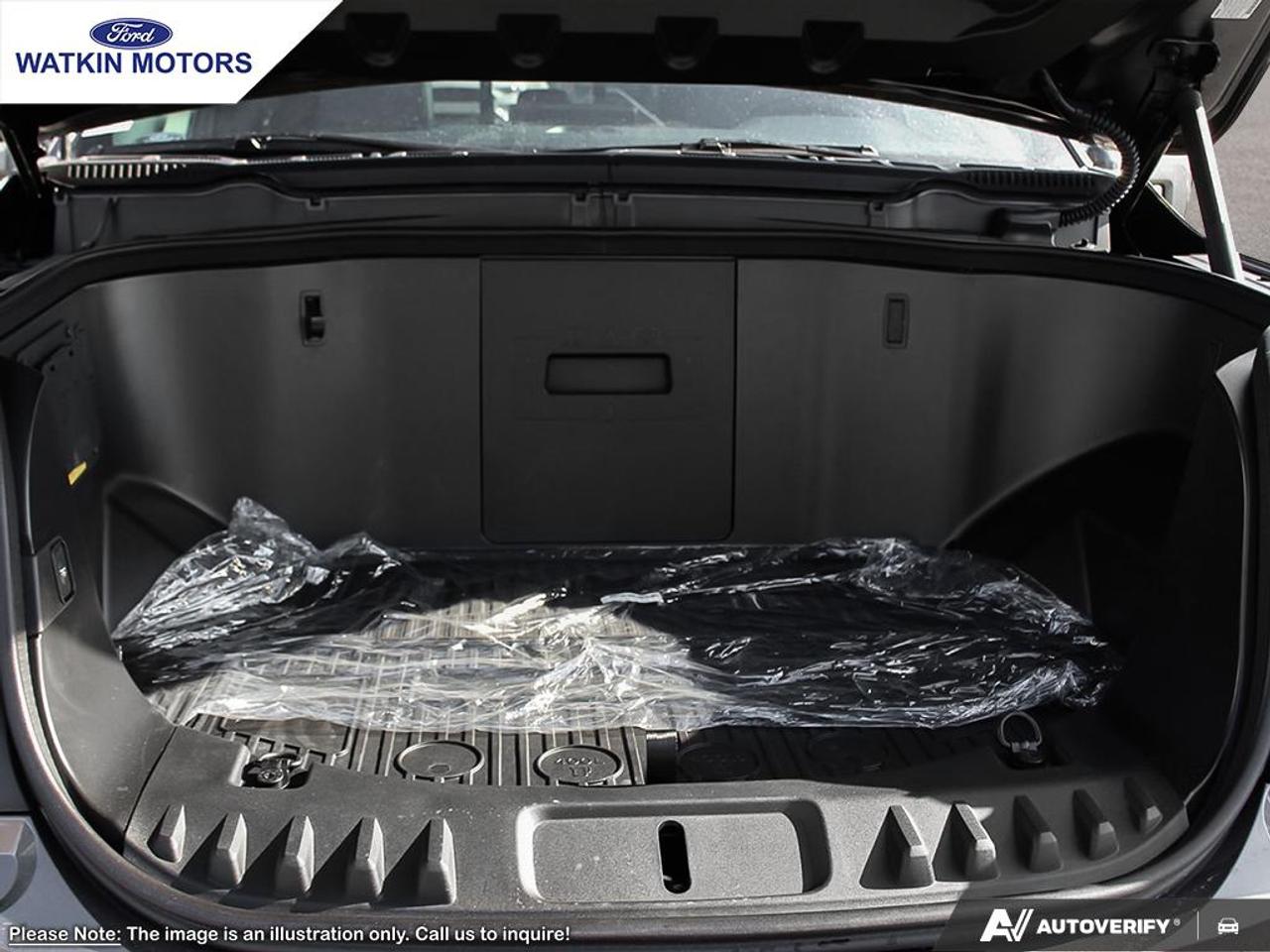 2025 Ford F-150 Lightning Lariat Photo5