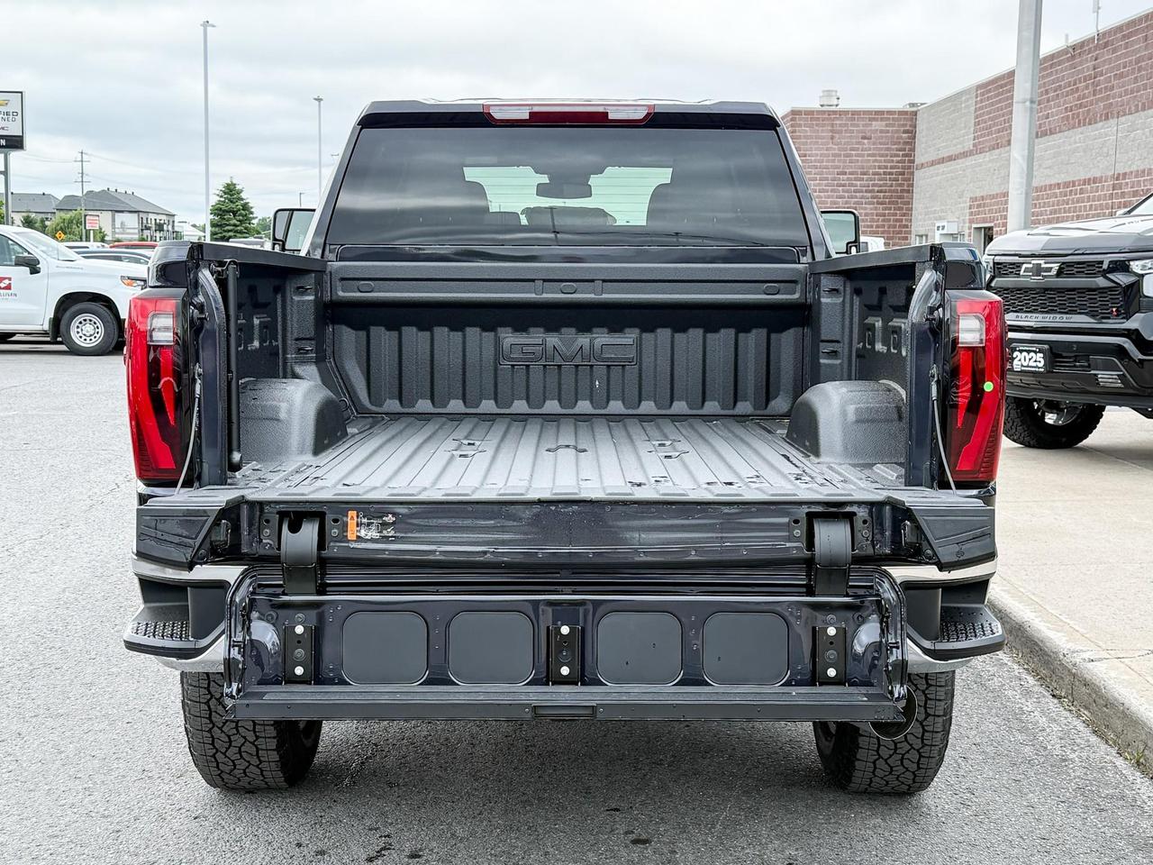 2025 GMC Sierra 2500 HD SLT DURAMAX 6.6L V8 WITH REMOTE START/ENTRY, HEATED SEATS, HEATED STEERING WHEEL, VENTILATED SEATS, BOSE SOUND SYSTEM, HD REAR VISION CAMERA Photo